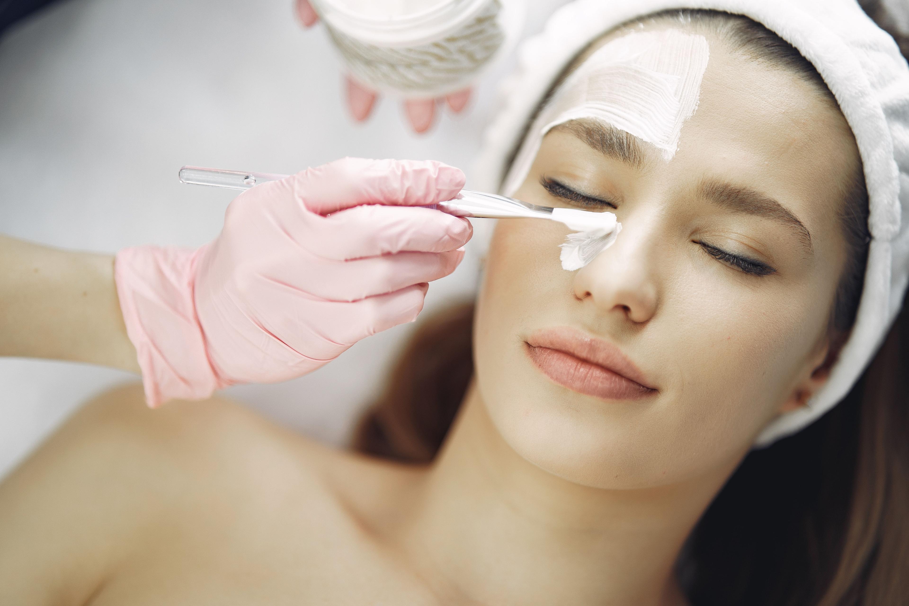 Gesichtsbehandlungen — Sama Skincare